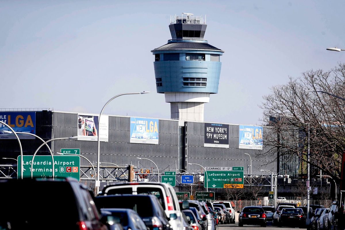 Plane's wing hits runway during landing attempt at New York's LaGuardia Airport 1 2dfbc4ae 250317 LaGuardia Airport control tower 2019 ac 830p 29b67b