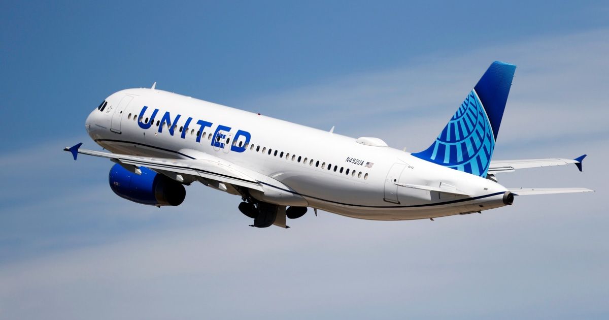 United Airlines tweaks frequent flyer program to reward credit card spending