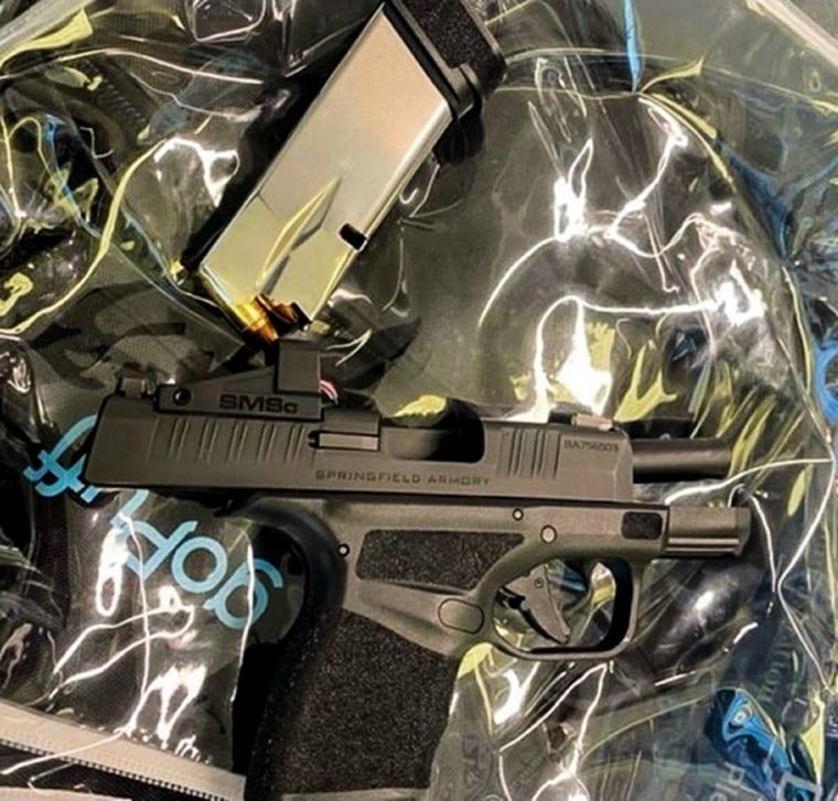 Pennsylvania man arrested after TSA found a loaded gun in his bag at Newark Airport 1 A TSA officer detected this handgun in a traveler’s carry-on bag at one of the security checkpoints at Newark Liberty International Airport on Thanksgiving.
