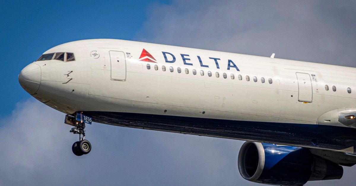 Turbulence on Delta Air Lines flight injures 3 flight attendants Turbulence on Delta Air Lines flight injures 3 flight attendants