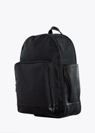Not all backpacks fit all people — here's how to find one sized correctly for you 15 Béis The Travel Backpack