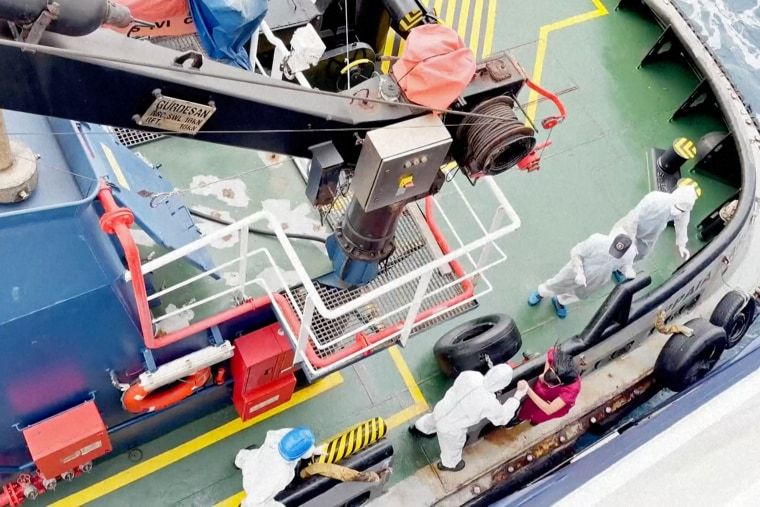 Human-to-human hantavirus transmission suspected on stranded cruise ship, WHO says 3 APTOPIX Cape Verde Hantavirus Ship