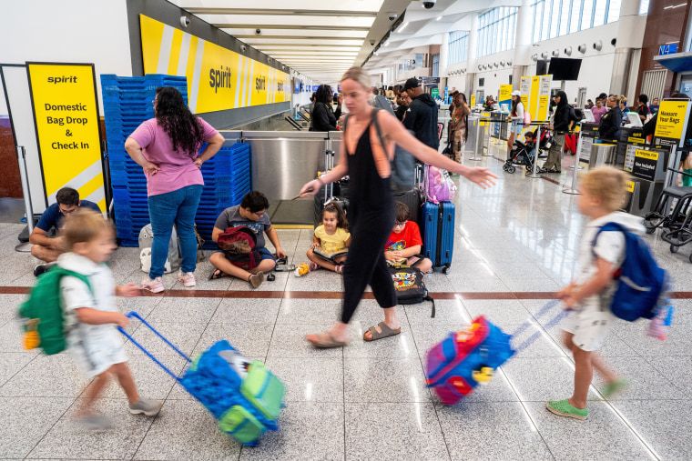 July 4 travel hitting new record thanks to lower gas prices, humming economy 2 Children at the airport