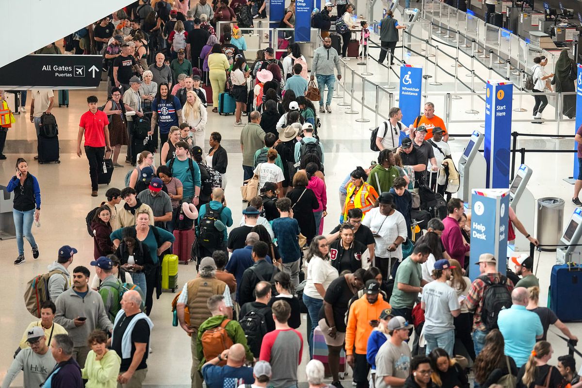 Flying in America is about to get more expensive and less fun 1 490b434d 260308 houston airport ww 1813 1cb0eb