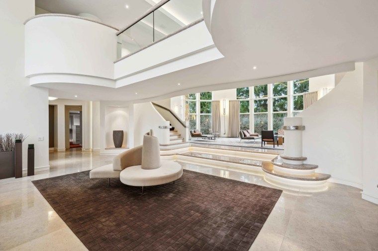 A basketball fan's dream vacation: Michael Jordan's onetime Chicago mansion listed on Airbnb 1 An entry living room space inside of a mansion