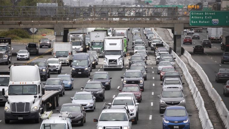 Thanksgiving travelers set to face winter storms, strong winds and heavy snow 2 5136f806 159618364 tdy news 7a brock thanksgiving car traffic 251126 1920x1080 51c7qn
