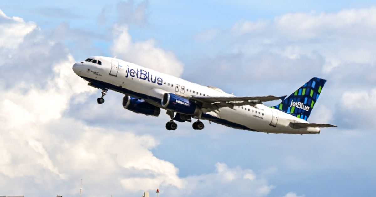 JetBlue fined  million for flying chronically delayed routes
