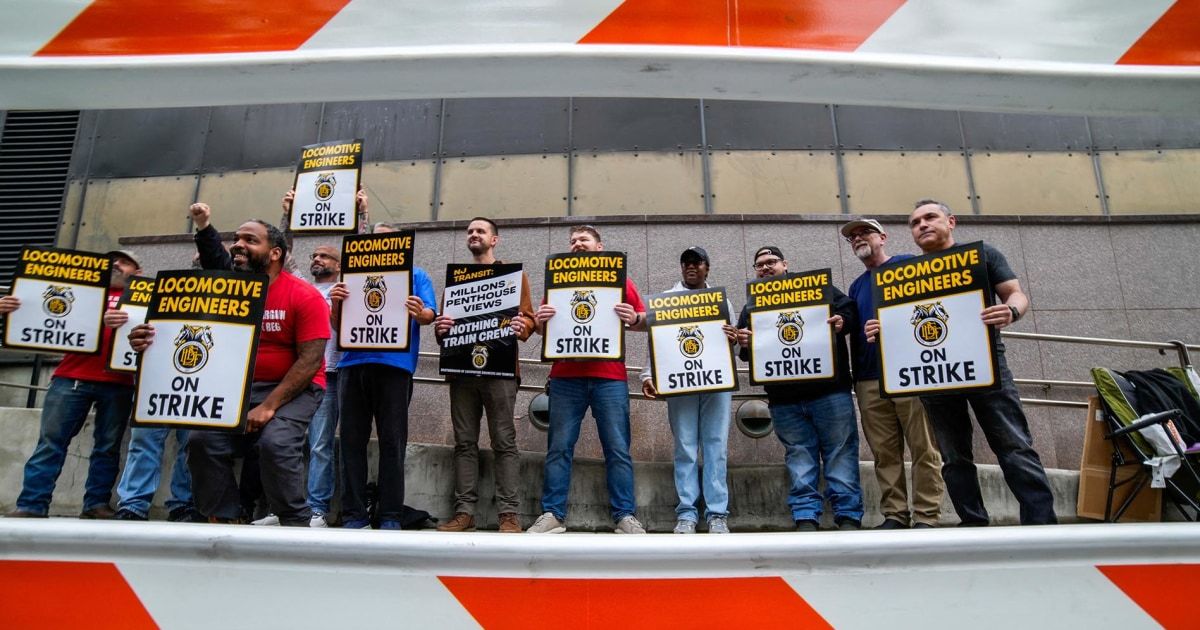 New Jersey Transit engineers strike, potentially affecting 350,000 commuters New Jersey Transit engineers strike, potentially affecting 350,000 commuters