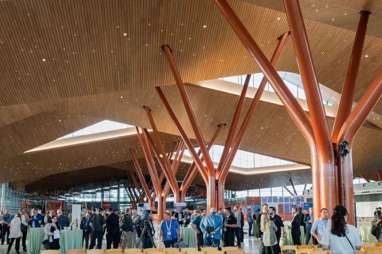 Living the high life before taking off 4 Over 4000 constellation lights in the ceiling illuminate the new Terminal Modernization Program at Pittsburgh International Airport.