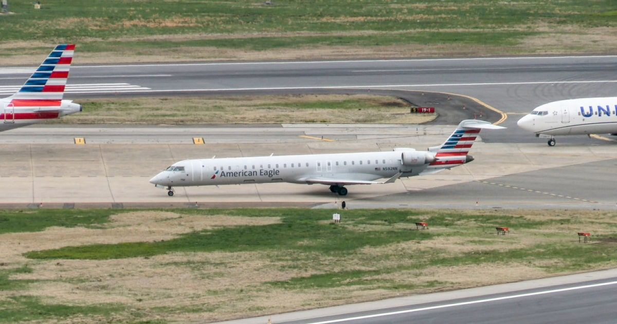 Plane with at least 6 House members clipped by aircraft on taxiway at Reagan National Airport near D.C.