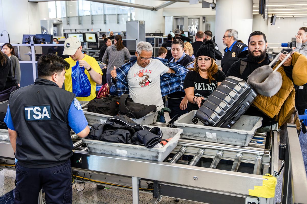8d8f8289 240626 tsa security airport vl 1258p 6ce735