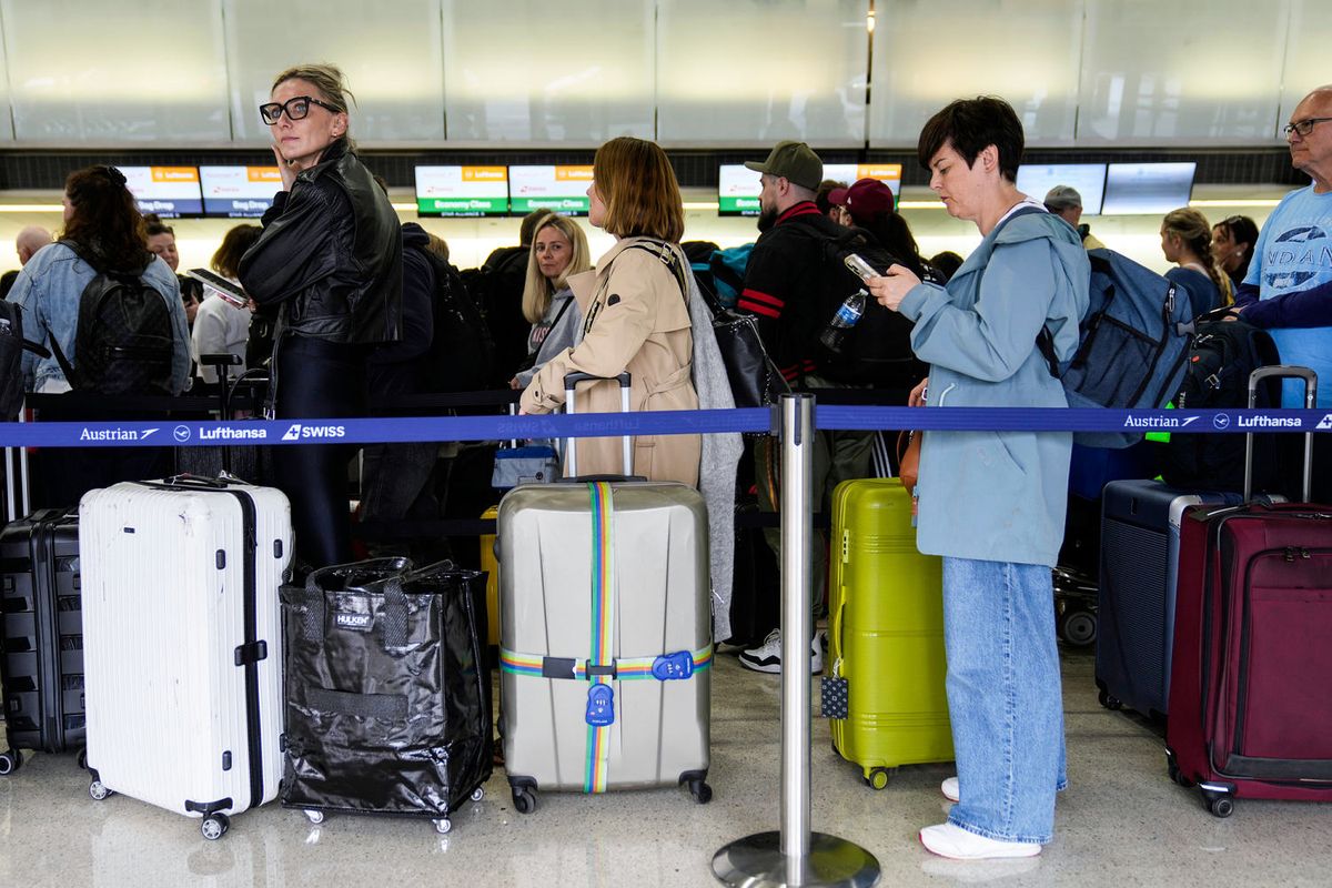 Newark air traffic slowed as official says flights 'are absolutely safe' 1 9c3fb22b 250505 newark airport vl 446p 4f2135