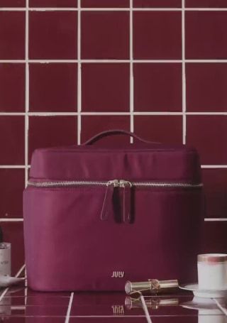 July’s Warehouse Sale has suitcases up to 50% off — these are the best deals starting at just 3 Vanity Cosmetic Case