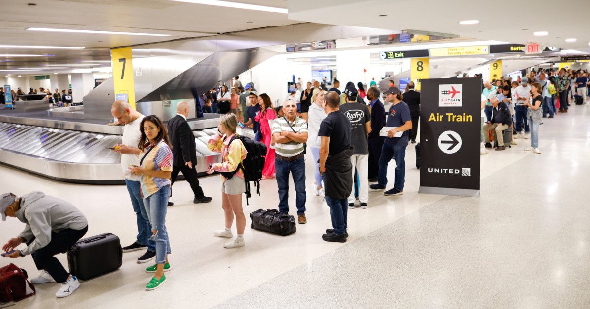 Summer travel season off to rough start amid widespread flight delays Summer travel season off to rough start amid widespread flight delays
