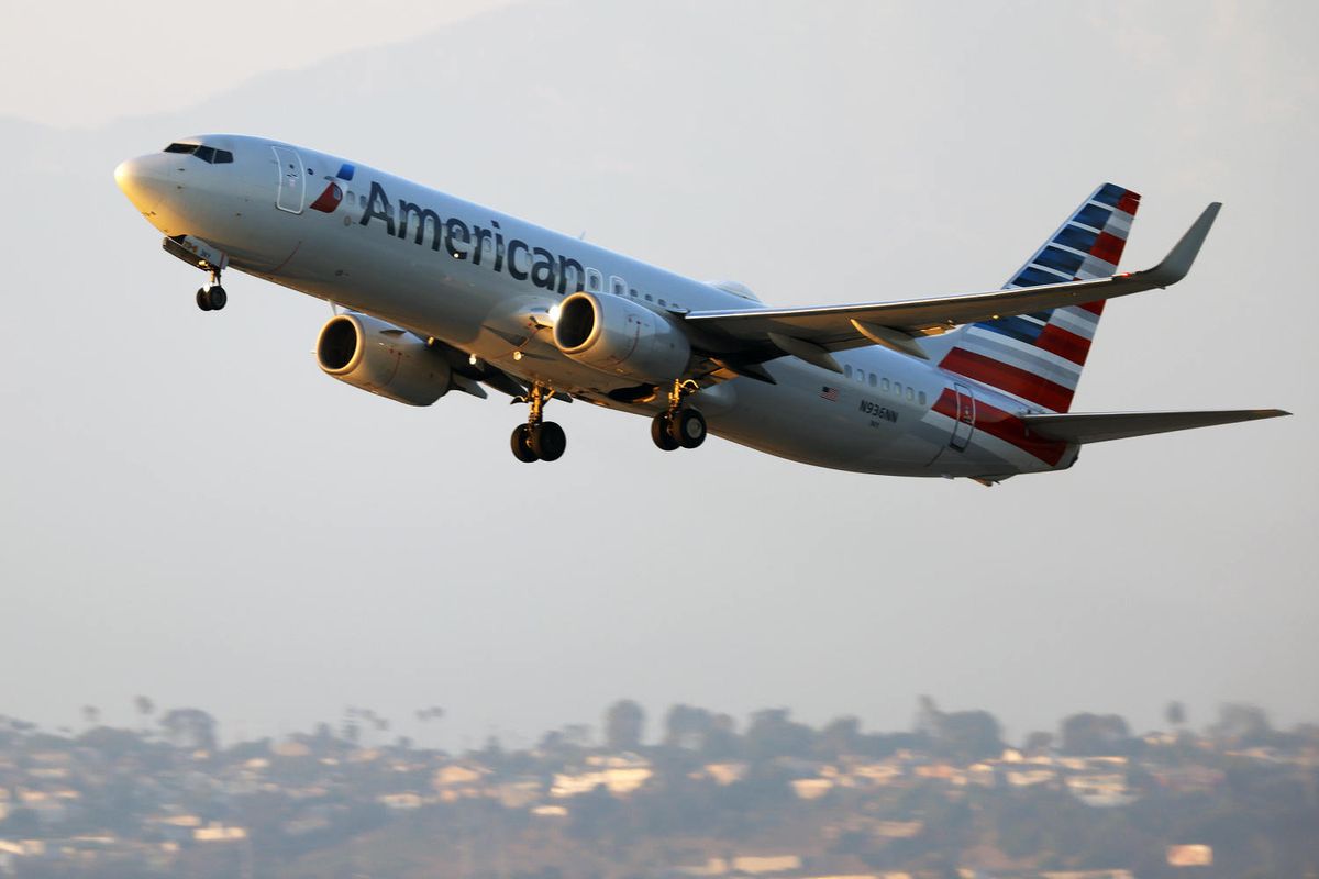 American Airlines flight ordered to make 'expedited climb' to avoid crashing into mountain after Hawaii takeoff 1 b25386b4 241115 american airlines al 0820 39af54