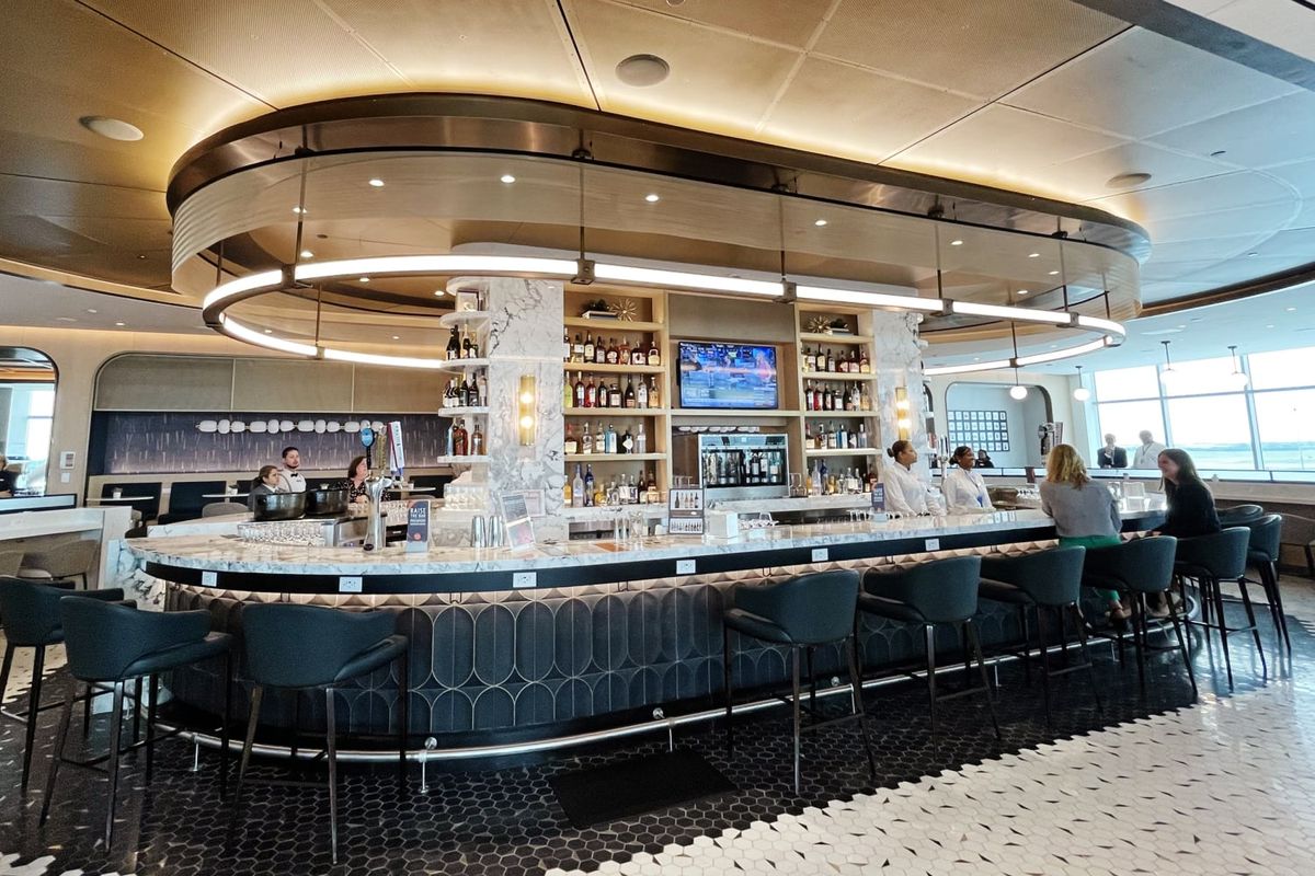 Delta will make it harder to get into airport lounges, changes rules to earn elite status 1 c0b075ca 230914 delta lounge mn 0845 3576ba