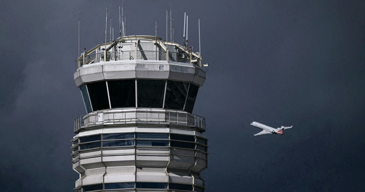 Federal employees manning the skies miss first paycheck amid government shutdown