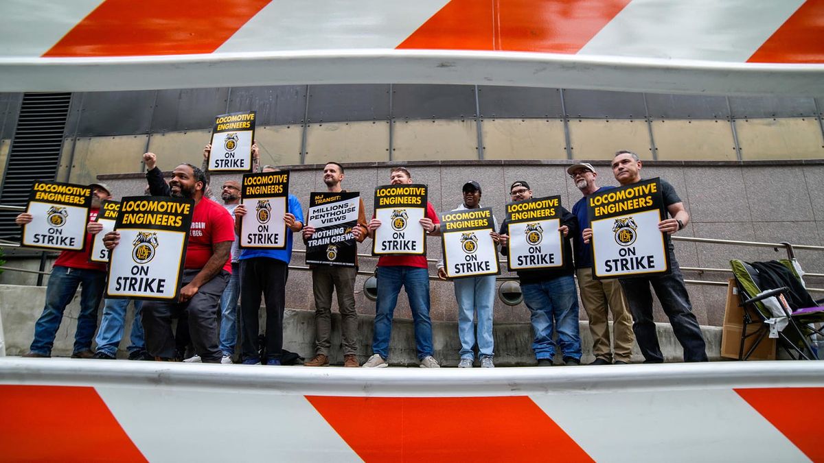 New Jersey Transit engineers strike, potentially affecting 350,000 commuters 1 cd86eed7 250516 new jersey transit strike mn 0920 60eeda