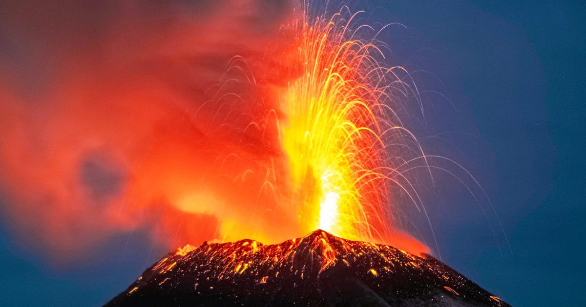 Volcano spews ash over Mexico City and disrupts travel at two major airports