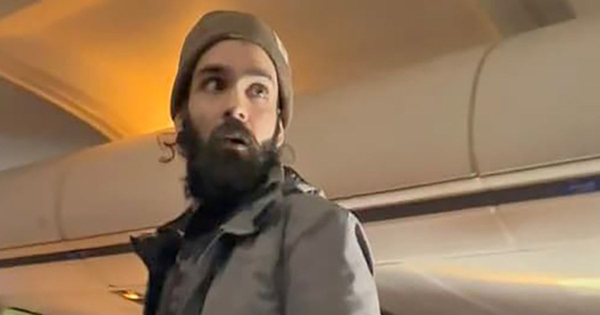 Man pleads guilty to attacking flight attendant during attempt to open plane door
