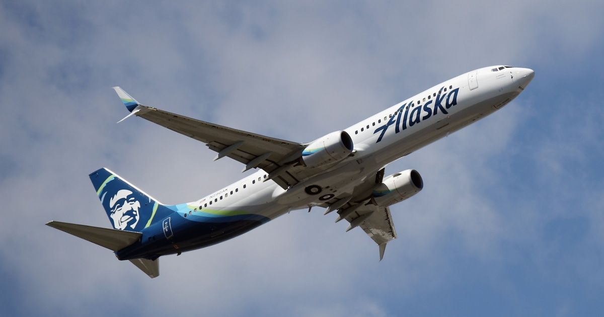 Passengers sue Alaska Airlines over off-duty pilot’s engine shutdown