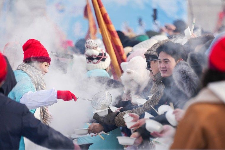 Americans can now visit China for up to 10 days without a visa 2 Marking the beginning of Harbin's ice collecting season, the fifth ice collecting festival kicked off here by the Songhua River on Saturday, attracting lots of people with ice collecting ceremony and performances.