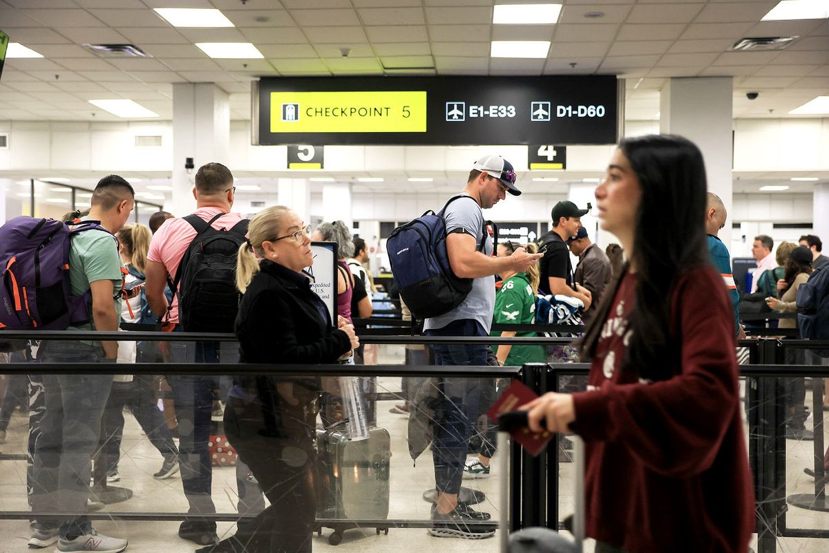 fa65935a 251111 airport rs 32deee