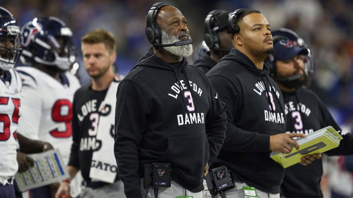 Lovie Smith said the NFL had 'a problem' about Black coaches. A year later he was fired and the league is being criticized yet again about its lack of diversity | CNN 2 Smith on the sidelines during a game against the Indianapolis Colts.