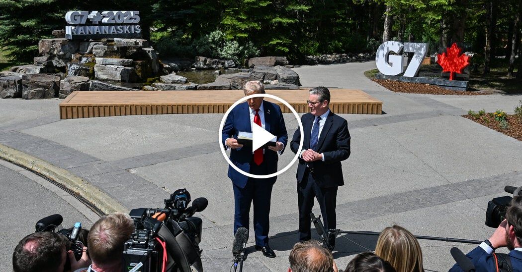 Video: ‘A Little Windy’: Trump Drops U.S.-Britain Trade Papers Video: ‘A Little Windy’: Trump Drops U.S.-Britain Trade Papers