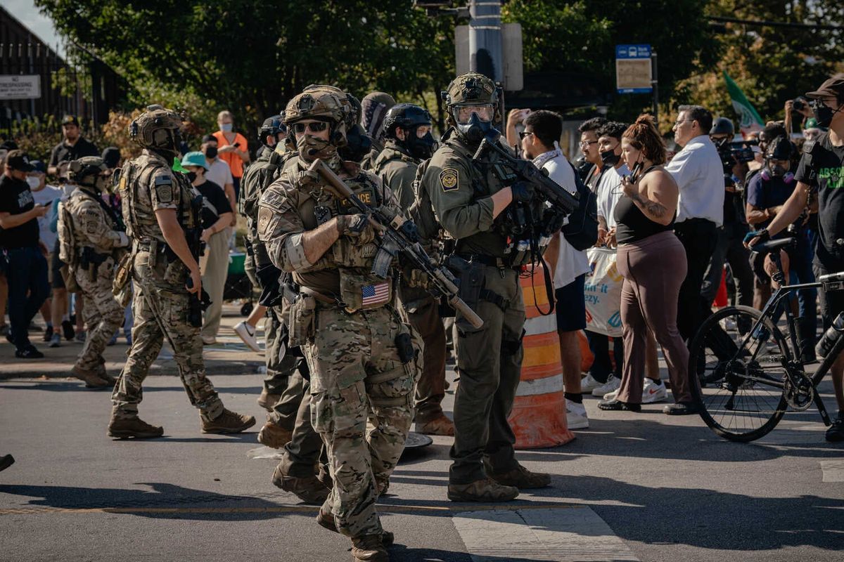 Video: Federal Agents Fire Pepper Balls to Disperse Crowds Protesting in Chicago 1 76d0a1d0 04nat illinois clash kplj threeByTwoMediumAt2X