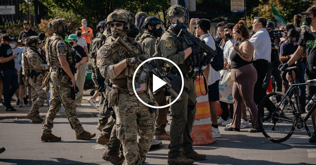 Video: Federal Agents Fire Pepper Balls to Disperse Crowds Protesting in Chicago