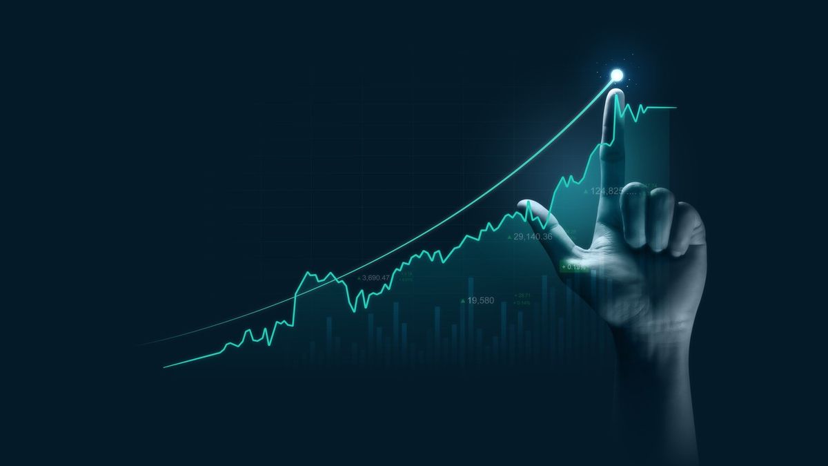 Bitcoin Spot ETFs: Firm Eyes 70k+ BTC Inflows, This Price Target