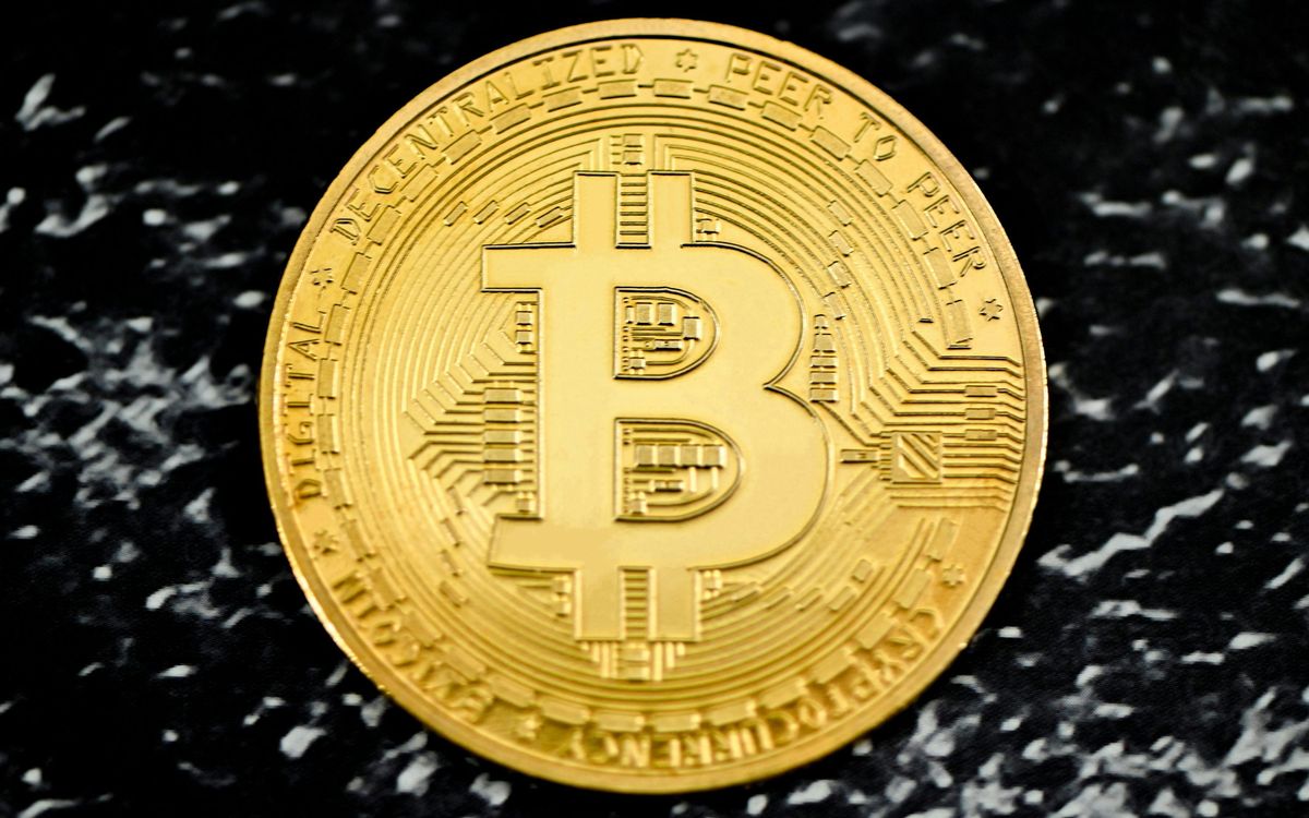 Bitcoin Could Be Setting Up A Comeback Vs. Gold, Analyst Suggests