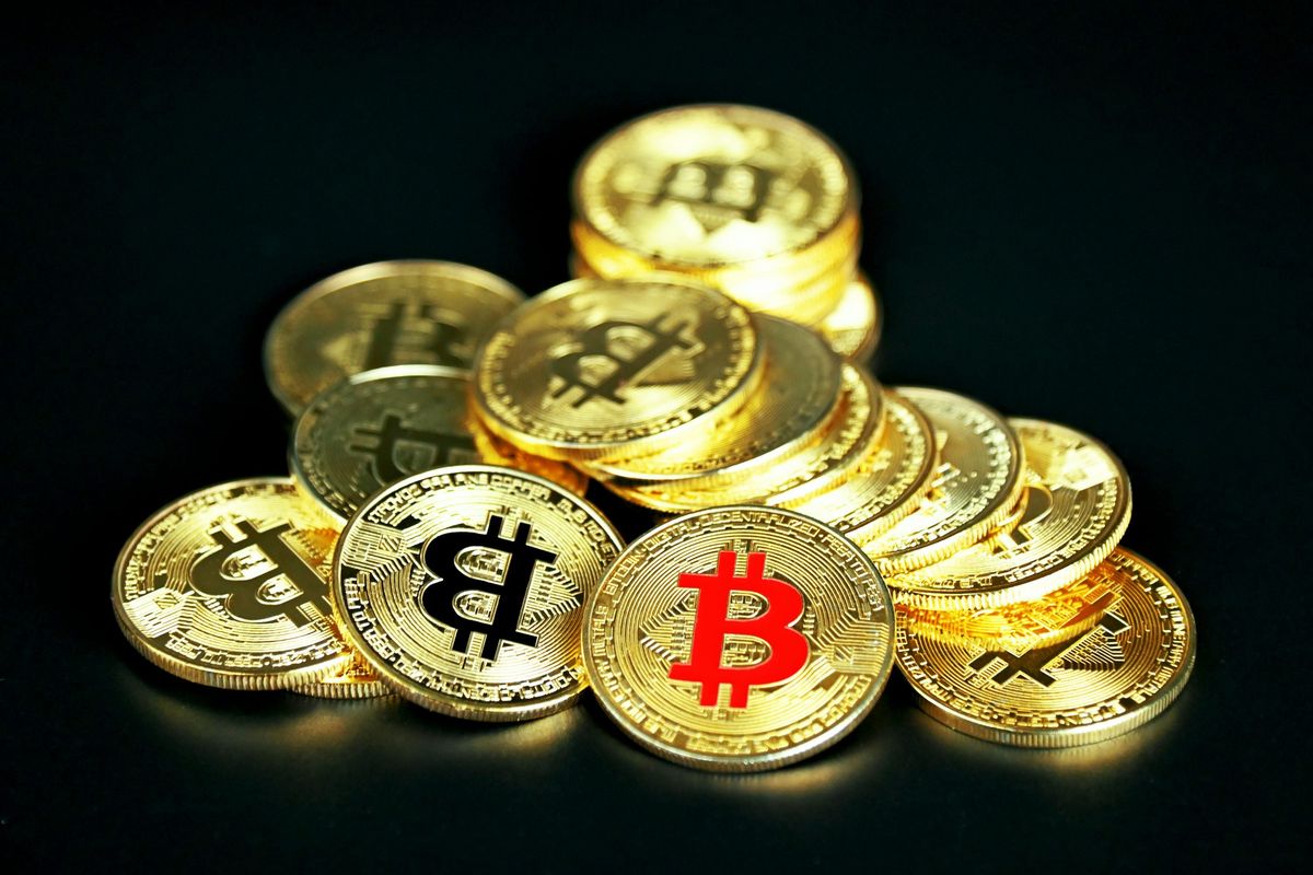 Bitcoin ETF Investors Pull Nearly Billion, Pushing Average Buy Below Water Bitcoin ETF Investors Pull Nearly Billion, Pushing Average Buy Below Water