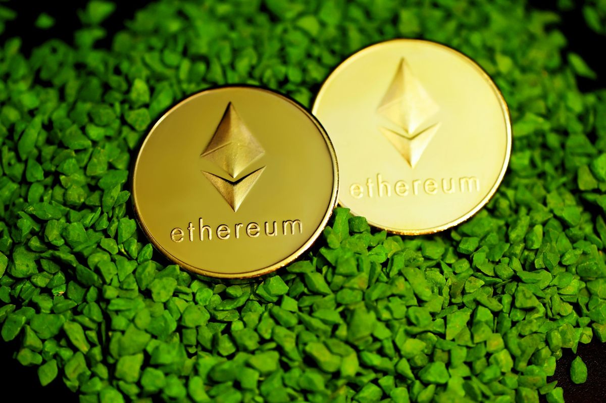 Major Ethereum Whale Dumps 10,000 ETH After 2 Years, Is It Time To Get Out?