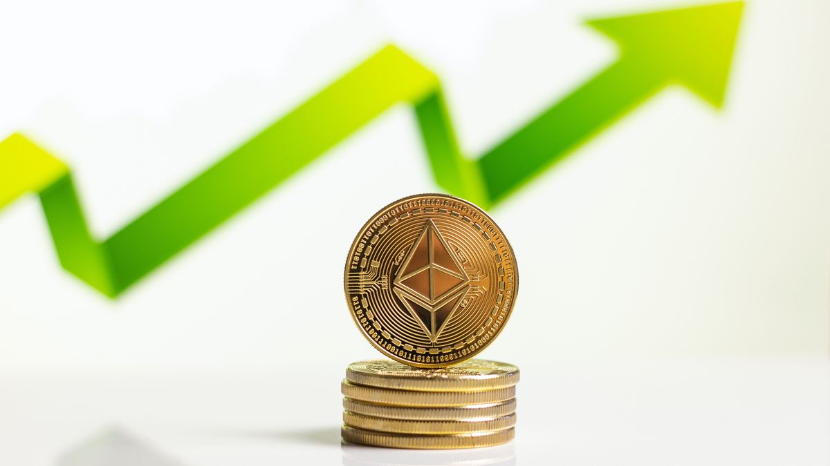 Crypto Analyst Says It’s “Not Too Late” To Buy Ethereum, Here’s Why Crypto Analyst Says It’s “Not Too Late” To Buy Ethereum, Here’s Why