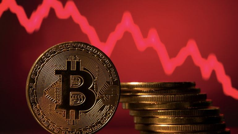 Legendary Analyst Peter Brandt Says Bitcoin Price Could Crash To ,000, Here’s Why